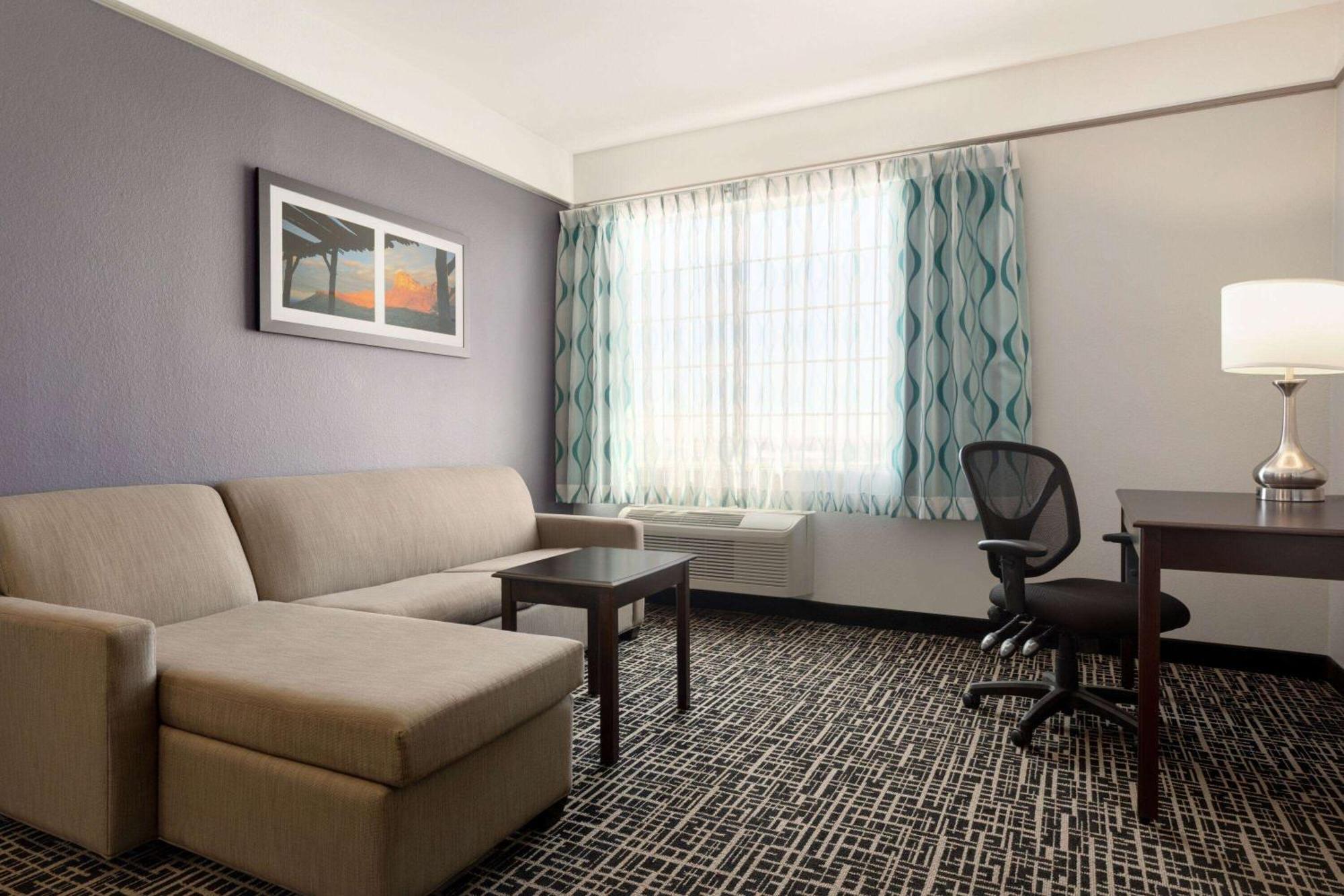 La Quinta By Wyndham Hotel